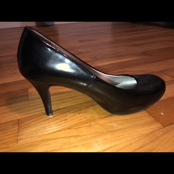 Black Heels - Picture 3 of 3